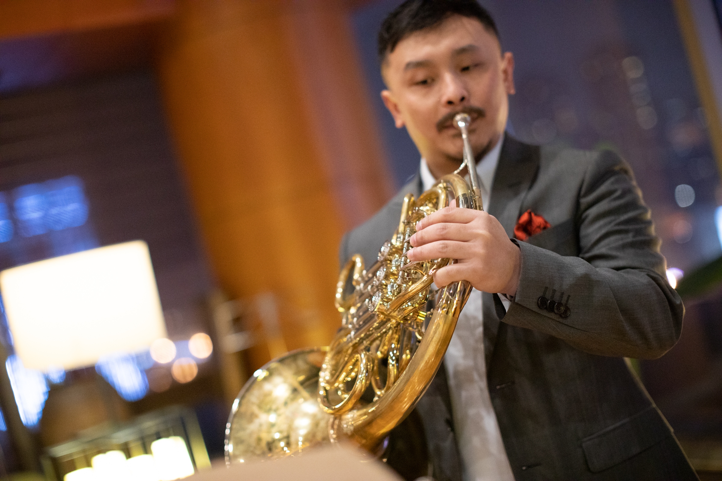 2014年受邀回国任教于山东艺术学院,在圆号教学领域上颇有心得